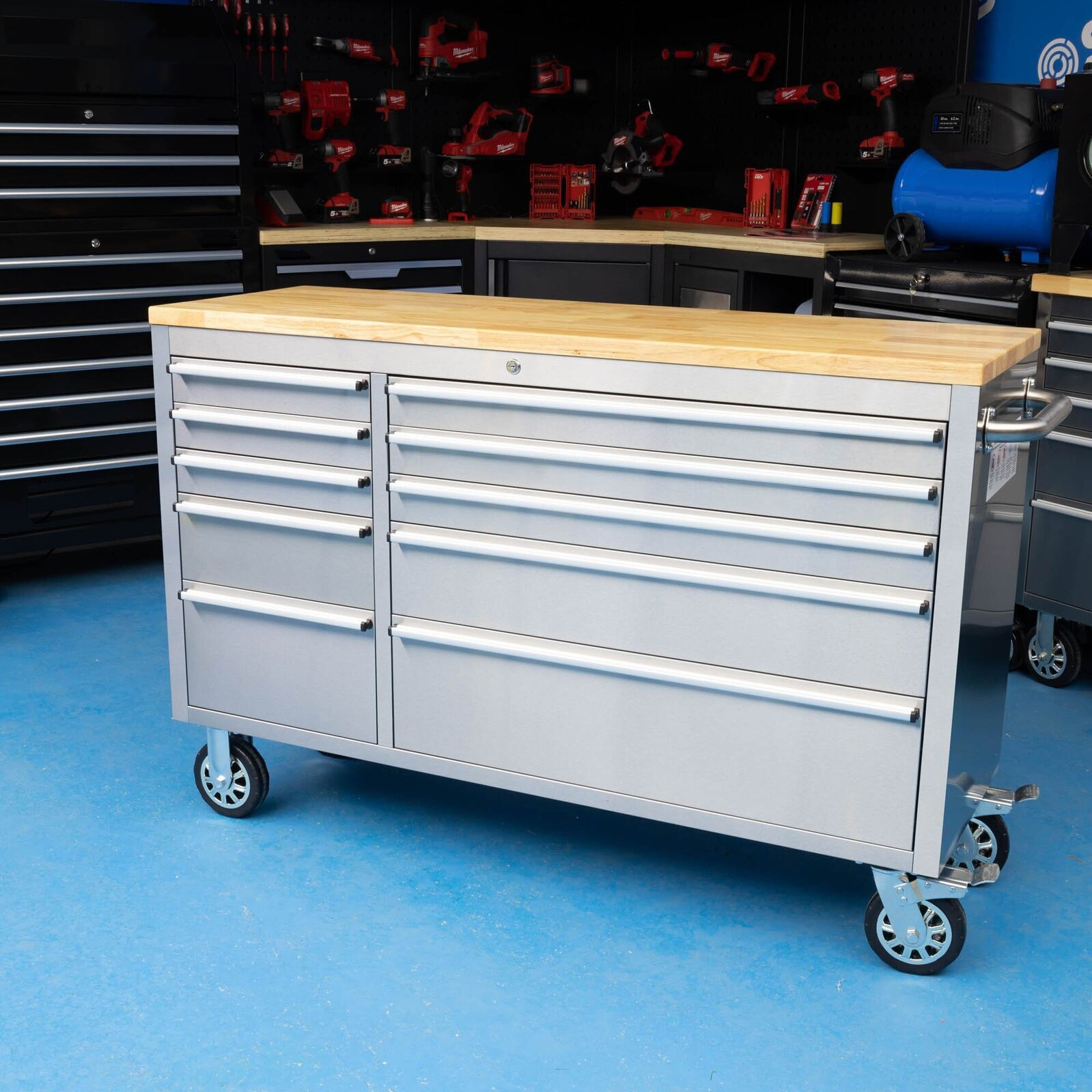 Mobile tool trolley workbench and working efficiency